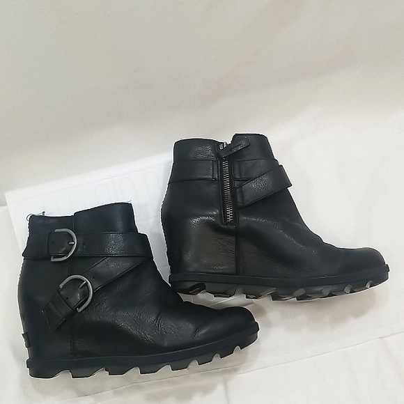 Sorel Joan of Arctic Wedge waterproof buckle